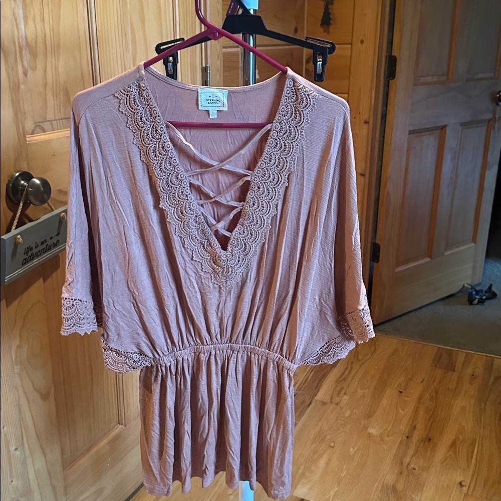 Elegant Lace Trim Blouse in Mauve